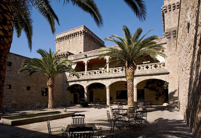 Parador De Jarandilla De La Vera Hotel Exterior photo